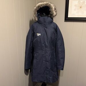 B23 The North Face Long Navy Puffer Jacket with Detachable Fur Hood